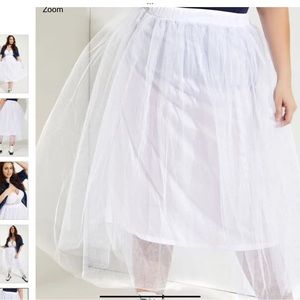 WHITE TULLE SKIRT